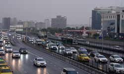 Yağış ve Sabah Mesaisi İstanbul Trafiğini Kilitledi