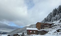 Rize'nin Yüksek Kesimlerinde Kar Yağışı Başladı, Yaylalar Beyaza Büründü