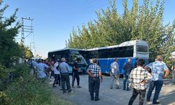 Servis minibüsü ile halk otobüsü çarpıştı: 17'si öğrenci, 24 yaralı