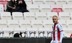 Sivasspor'da Alex Pritchard'ın Arka Adalesinde Yırtık Tespit Edildi