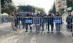 Halfeti Belediye Başkanı Görevden Alındı, Belediye Girişine Polis Barikatı