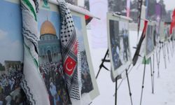 İzcilerden kar altında Allahuekber şehitlerini anma sergisi