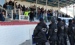 Burdur'da amatör maçta saha karıştı