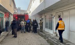 Depoda, şarjdaki akülerin alev almasıyla yangın çıktı