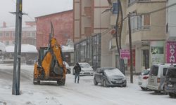 Karlıova’da 5 köy yolu kar yağışı nedeniyle ulaşıma kapandı