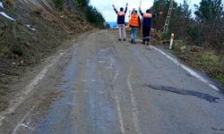 Kastamonu'da heyelan nedeniyle kapanan sahil yolu ulaşıma açıldı