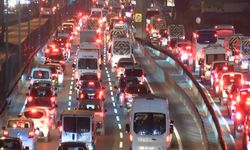 İstanbul'da okulların açılmasıyla bazı bölgelerde trafik yoğunluğu oluştu