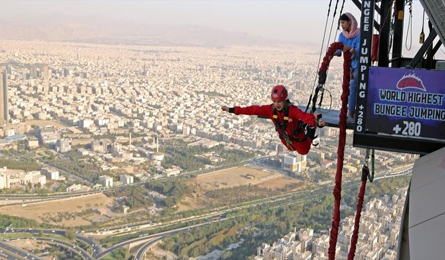 Tahran'ın simgesi Milad Kulesi, dünyanın en yüksek bungee jumping platformu