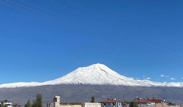 Ağrı Dağı karla kaplandı