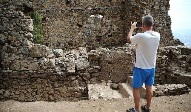 Alanya'nın 3 Bin Yıllık Syedra Antik Kenti Tiyatrosu Gün Yüzüne Çıkıyor