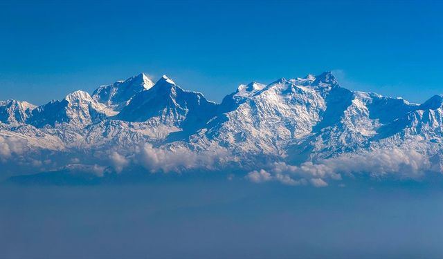 Everest'e 100 yıl önce kaybolan dağcıların eşyaları bulundu