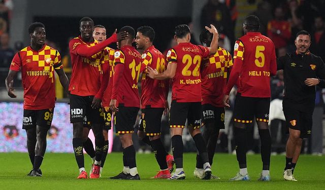 Göztepe, 10 kişi tamamladığı müsabakada Trabzonspor'u 2-1 yendi