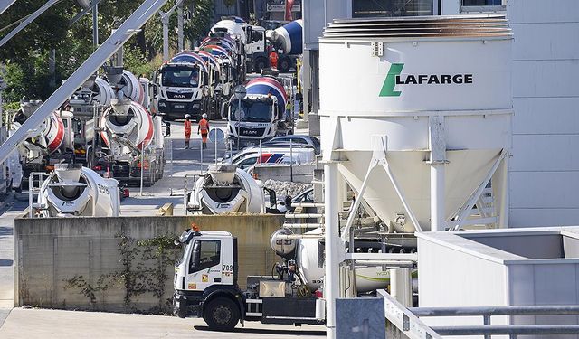 Uluslararası STK Sherpa: Fransız şirketi Lafarge'ın terör örgütü finansmanından yargılanması bir zafer