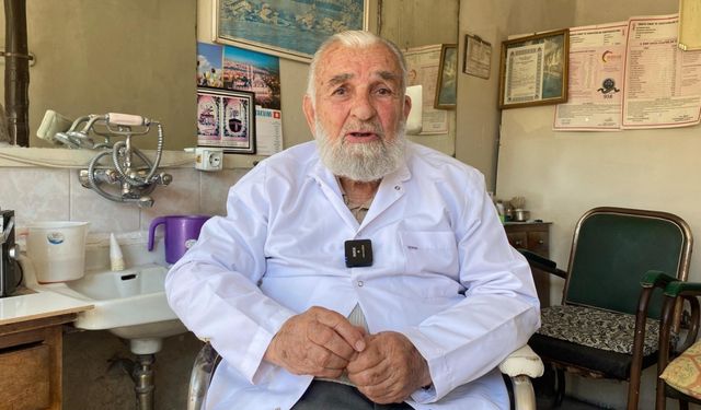 88 Yaşındaki 'Berber Dede' 76 Yıldır Mesleğini Sürdürüyor