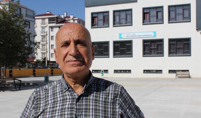 Aksaray’da 43 Yıllık Türkçe Öğretmeni Yusuf Ünal, Alkışlarla Emekli Oldu