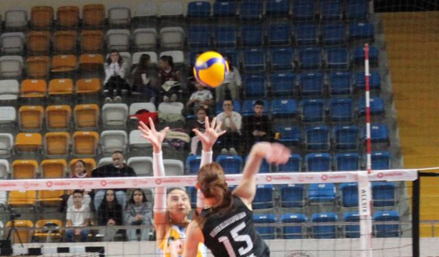 Kuzeyboru, Nilüfer Belediyespor’u Set Vermeden Geçti: 3-0