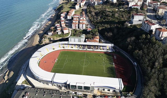 Sinop Şehir Stadı'nda ilk maç oynandı