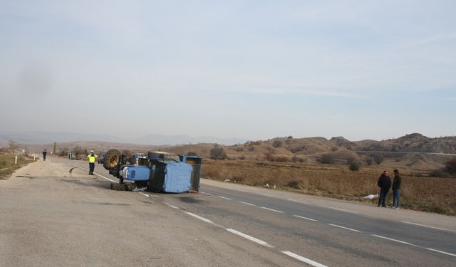 Çorum'da işçi servisi ile traktör çarpıştı: 16 yaralı