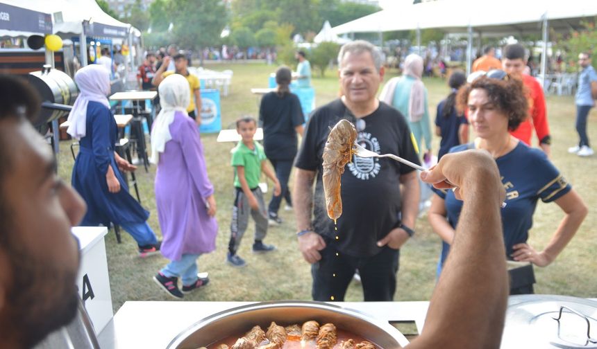 8'inci Uluslararası Adana Lezzet Festivali'nde dev mangal ateşi