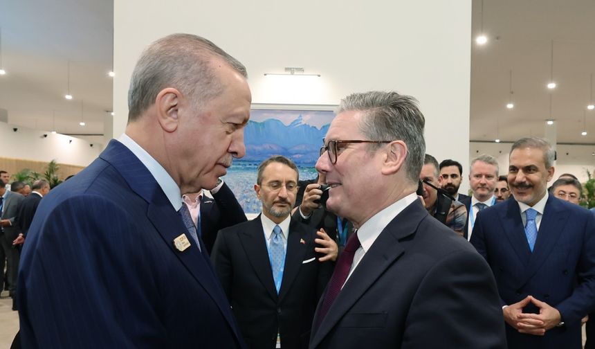 Cumhurbaşkanı Erdoğan, İngiltere Başbakanı Starmer ile Bakü'de Görüştü