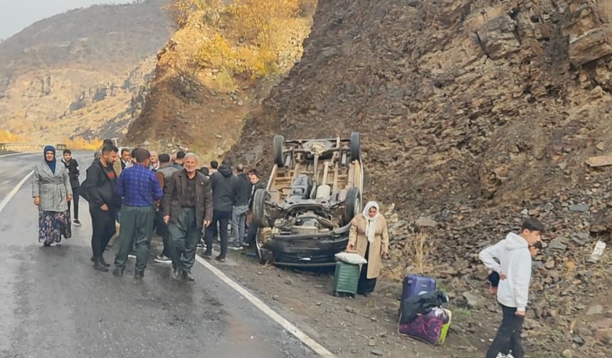 Hakkâri-Çukurca Yolunda Minibüs Kazası: 4 Yaralı