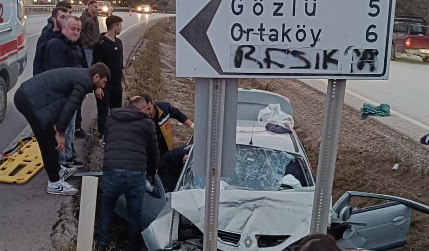 Otomobil beton bariyerlere çarptı: 1 ölü, 3 yaralı