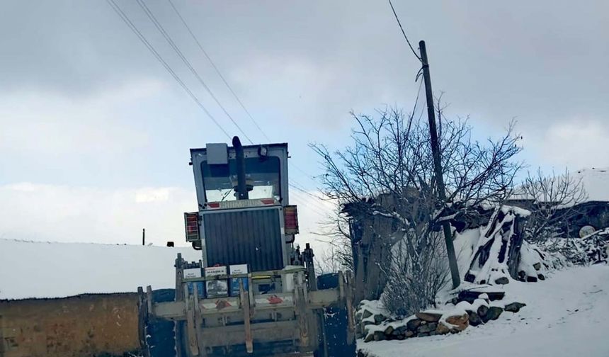 Çanakkale'de ulaşıma kapanan 25 köy yolu açıldı