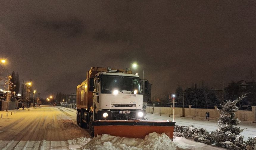 Van'da 264 yerleşim yeri ulaşıma kapandı