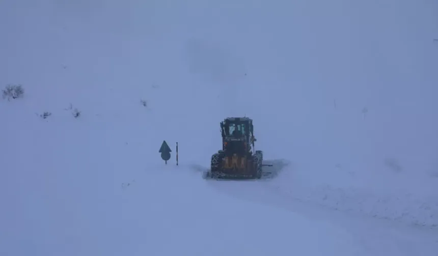 Ağrı’da 303 köy yolu ulaşıma kapandı