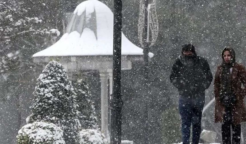 İstanbul'da kar yağışı nedeniyle yarın da eğitime ara verildi